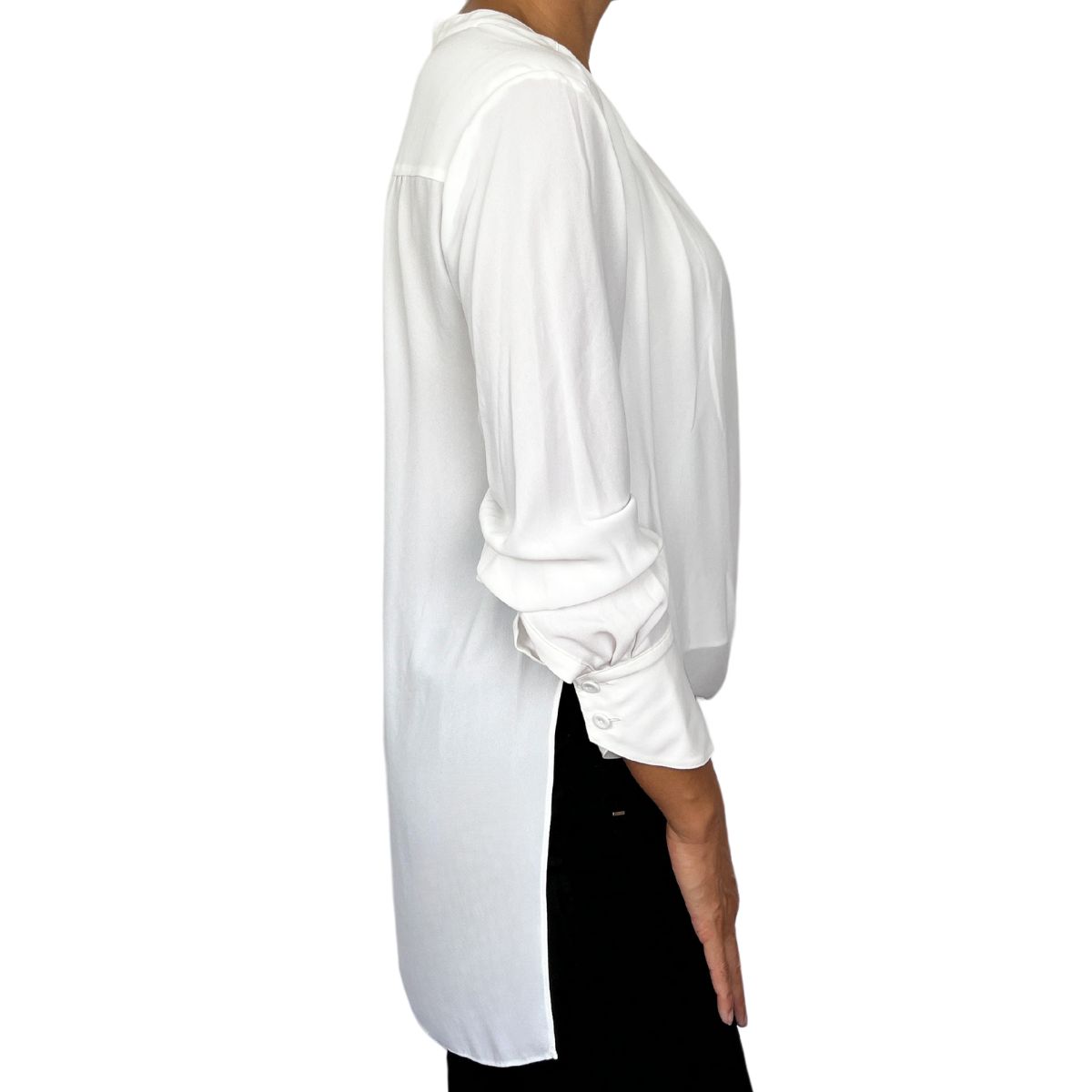 Blusa blanca
Blusa cuello en V
Blusa elegante
Blusa manga larga