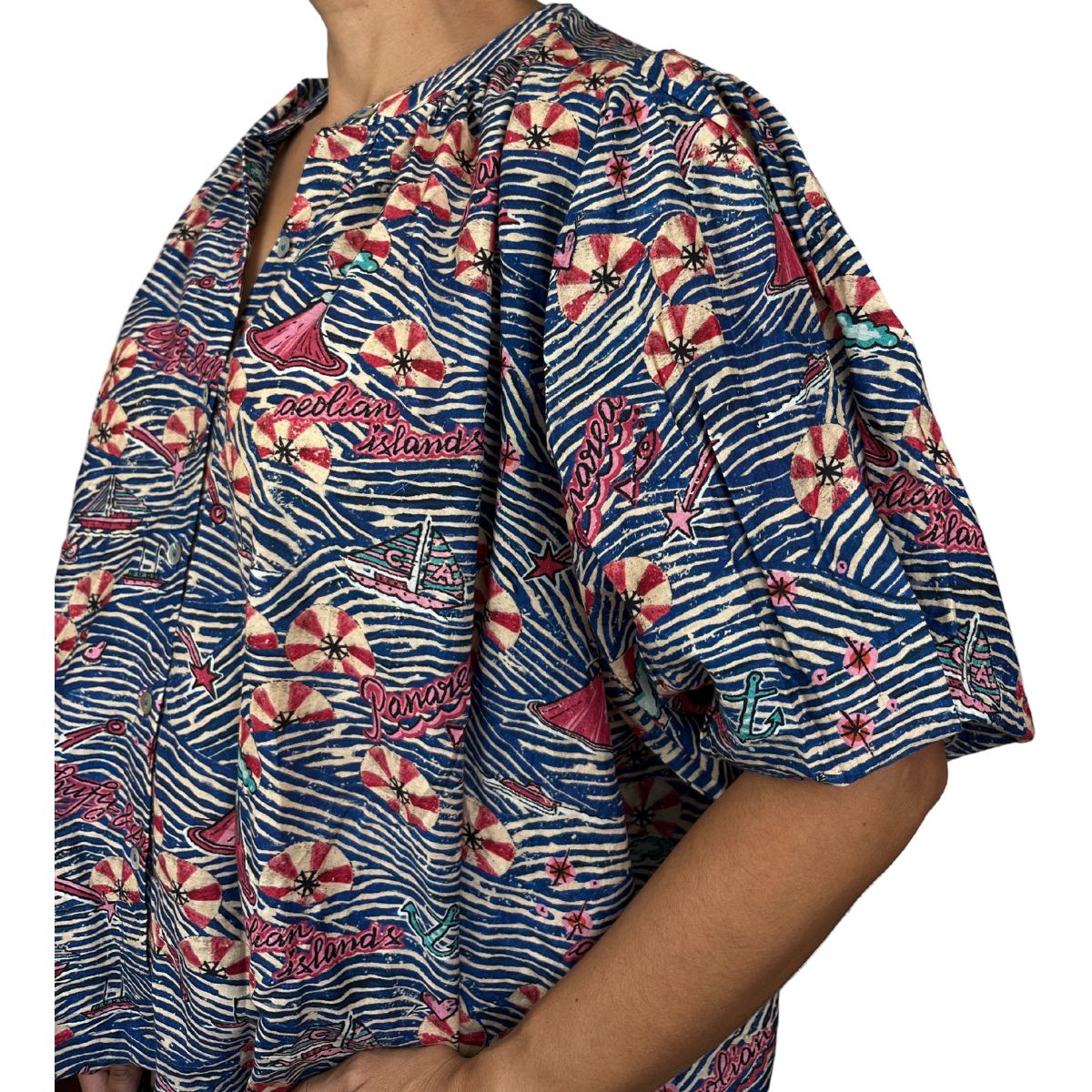 Blusa estampada inspirada en las islas griegas
Blusa de diseño Chufy colección Grecia
Blusa estampada Chufy para mujer
Blusa Chufy estilo mediterráneo
Blusa bohemia de manga ancha
Blusa estampada con diseño griego
Blusa estilo relajado inspiración Grecia
Blusa de mujer con estampado mediterráneo
Blusa de diseño amplio y moderno
Blusa boho chic para primavera/verano
Blusa estampada para eventos casuales
Blusa inspirada en paisajes griegos