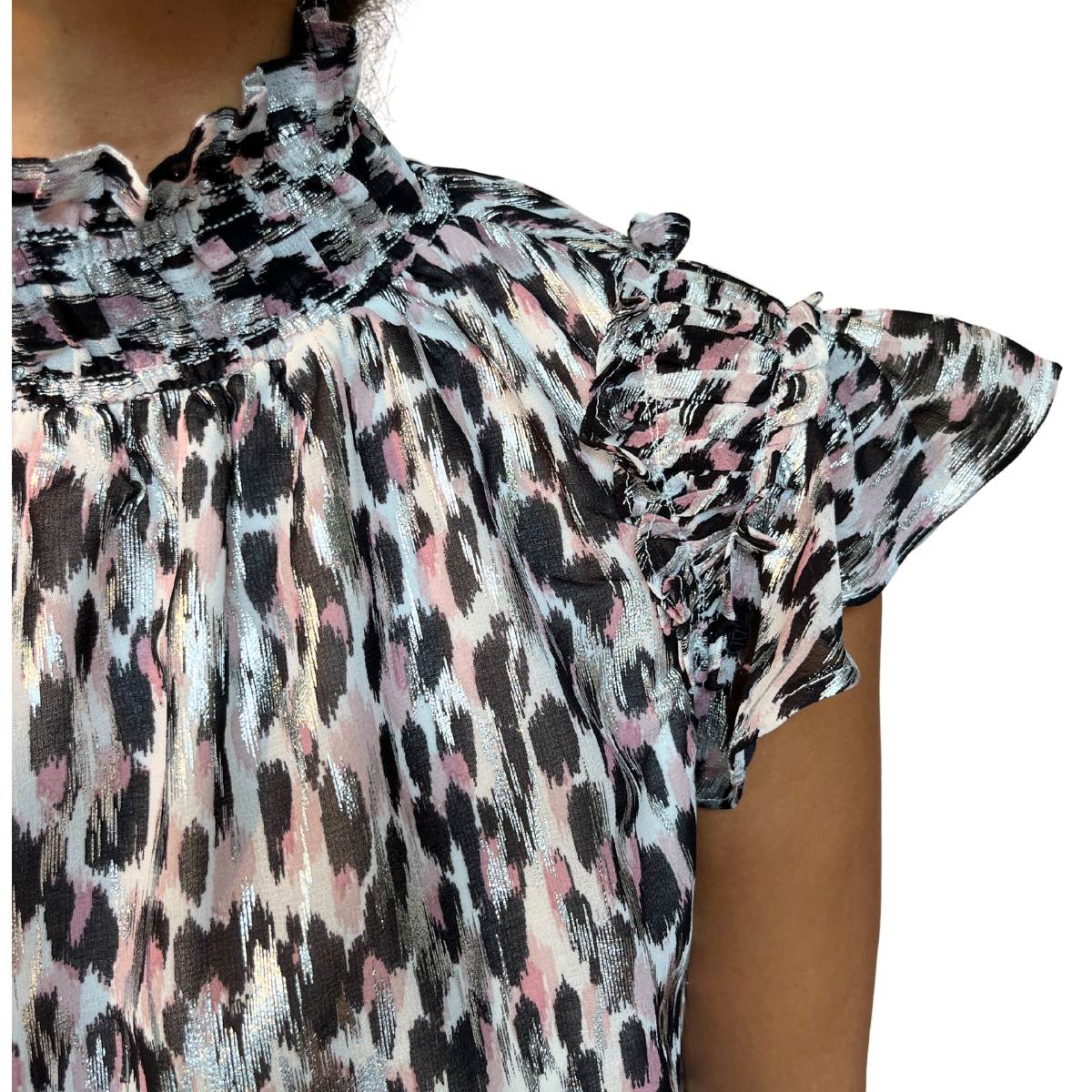 Blusa cuello alto
Blusa de leopardo con brillante
Blusa de leopardo
Blusa de leopardo sin mangas