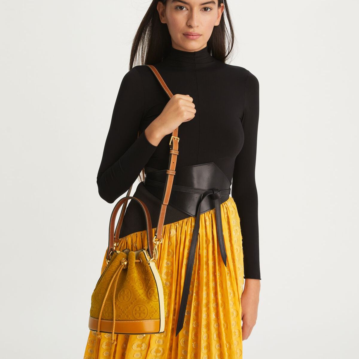 TORY BURCH - BOLSO TIPO BOMBONERA AMARILLO