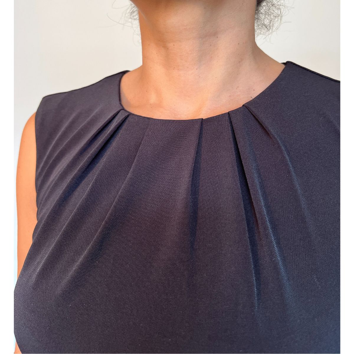 Vestido negro clásico Calvin Klein
Vestido Calvin Klein con falda de piel sintética
Vestido elegante negro Calvin Klein
Vestido negro Calvin Klein mujer
Vestido negro con detalles de piel sintética
Vestido negro con falda de cuero sintético
Vestido Calvin Klein diseño clásico
Vestido elegante con textura de piel
Vestido negro minimalista Calvin Klein
Vestido negro moderno con falda en cuero sintético
Vestido negro icónico Calvin Klein
Vestido elegante con falda texturizada
Vestido de diseñador Calvin Klein